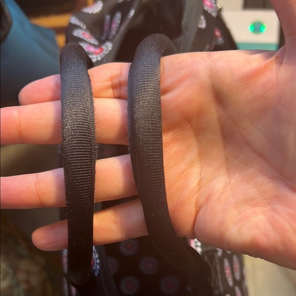 Vera Bradley Black and Pink Floral Weekender Bag with shoulder strap - Picture 4 of 6